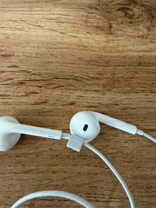 airpod , wired , lighting cable ( not C). Working perfectly.