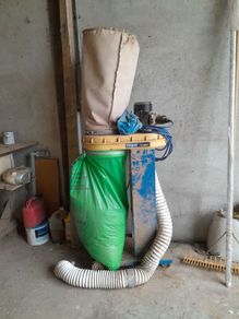 Dust extractor