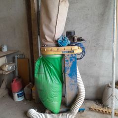 Dust extractor