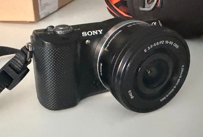Sony a5000 and 16-50mm Lens