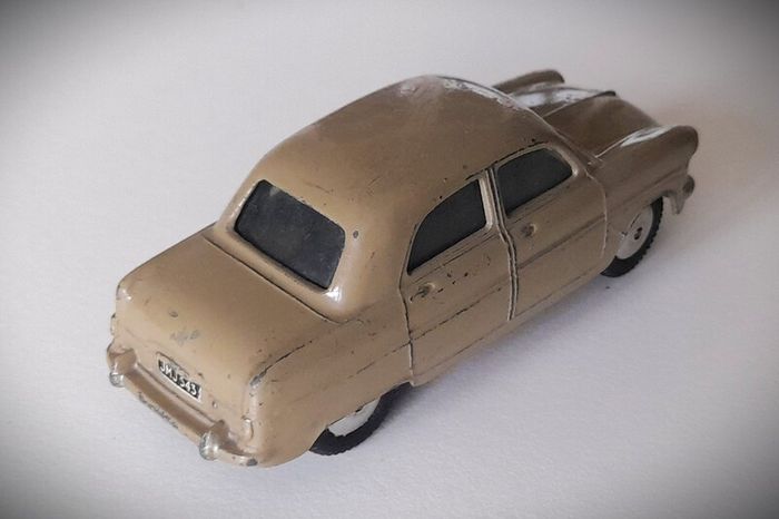 Diecast Vintage Corgi Toys Ford Consul Mk1 - Good Original Condition/No Box