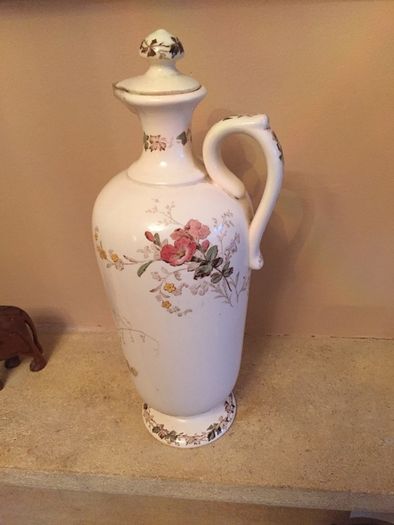 Ceramic oil jug / urn - spout, lid, lovely painted design.
