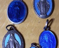 five small religious medals blue (k), tub 3