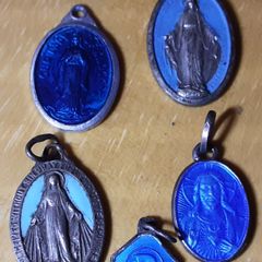 five small religious medals blue (k), tub 3