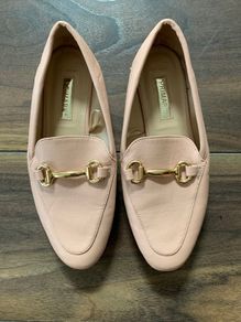Ladies Shoes: Size 4 (E5 each pair)