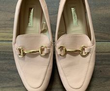 Ladies Shoes: Size 4 (E5 each pair)
