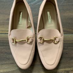 Ladies Shoes: Size 4 (E5 each pair)