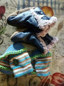 baby booties 2pairs, one s,leather