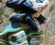 baby booties 2pairs, one s,leather