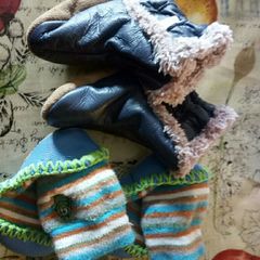 baby booties 2pairs, one s,leather