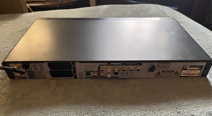 Samsung DVD-R149 DVD Player Recorder (HDMI) + Cable