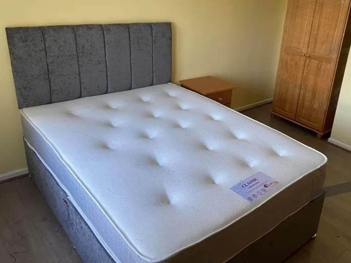 New Stylish Double 4ft, 4ft6 Divan Beds With Optional Drawers And Tufted Mattresses Instock. Multiple Headboard Options Available. Free Delivery