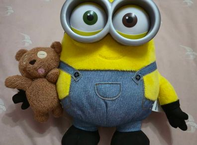 Illumination Minions Bob - Talking and Blushing toy