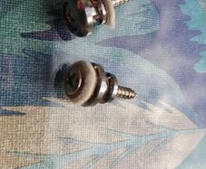 Pair of guitar/bass strap buttons with 4mm screws