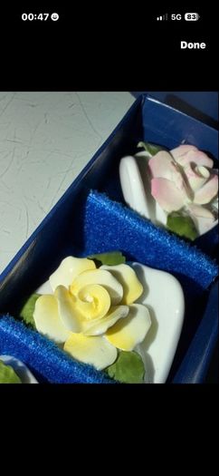 Aynsley set of 4 table flower placeholders