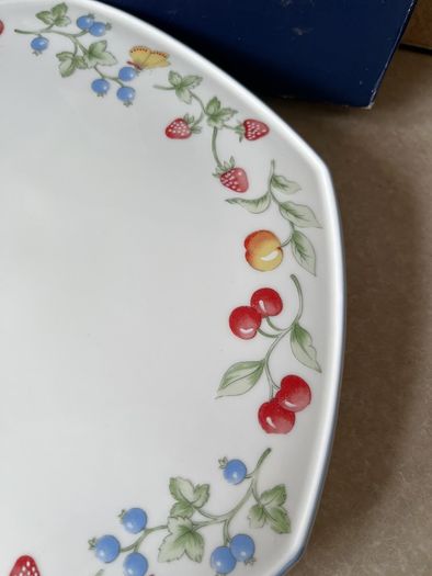 Royal Tara 2?Hexagonel Cake plates as New
