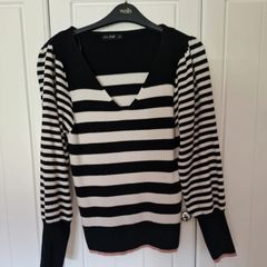 Striped v neck jumper