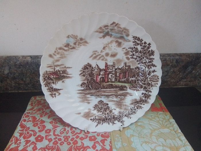 Five Johnson Bros Ancient Towers 22cm Plate