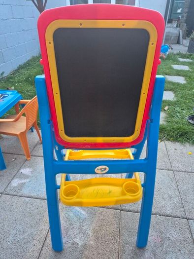 chalk board and magnetic board