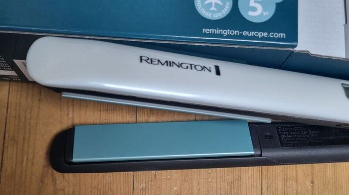 Remington Shine Therapy, hair straightener