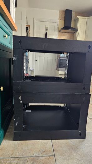 4 Dyness B4850 Lithium Batteries. Complete Setup