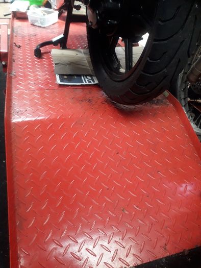 Motorbike hydraulic lift