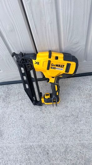 DeWalt DCN692 18V XR Brushless Framing Nailer