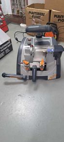 Quattro key cutting machine