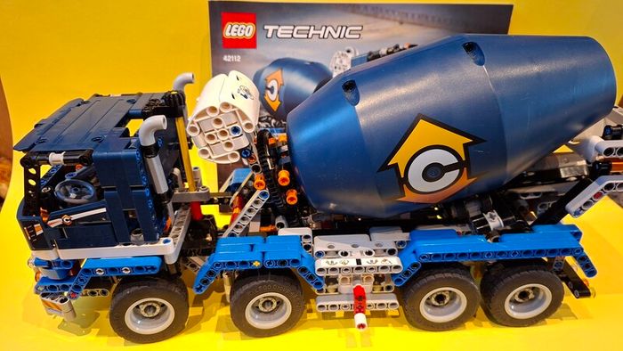 LEGO 42112 Concrete mixer truck