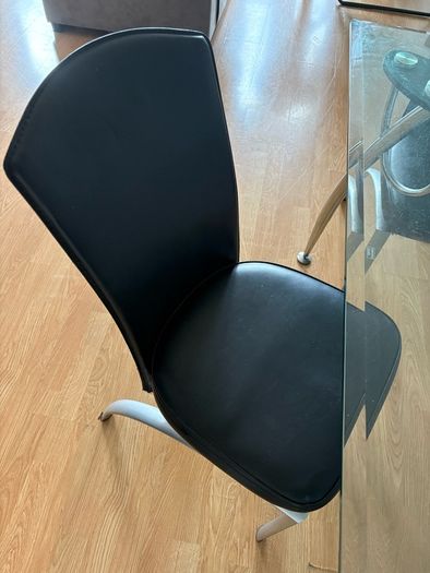 glass dining table with 3 leather chairs