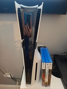 Ps5 pro with disk drive and 2 controllers 7 games
