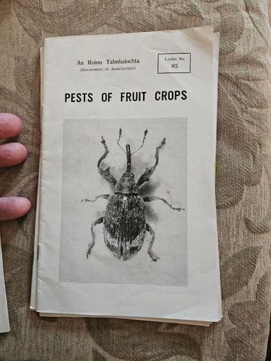 1960s Department Of Agricultural Booklets On Farming. Topics Such As Patato Growing,planting Forest Trees,desease Control And Others. In Good Condition.  See Photos For Same.