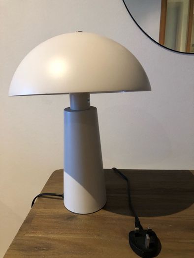 Table lamp