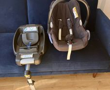 Maxi-Cosi CabrioFix Baby Car Seat + ISOFIX Base