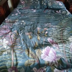 Sleigh bed