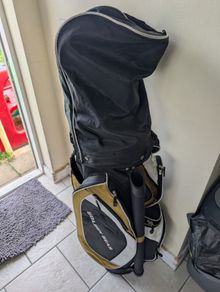 Set of adult golf clubs