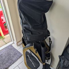 Set of adult golf clubs