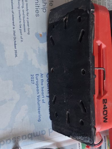 Black & Decker Sander, Model KA320E, working great and in Excellent condition