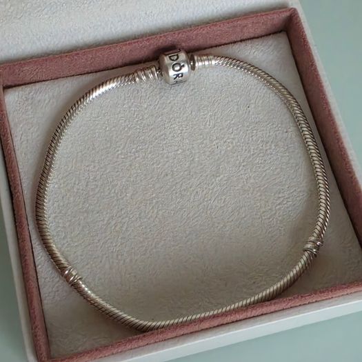 Pandora bracelet barrel clasp size 23cm very good condition fully hallmarked
