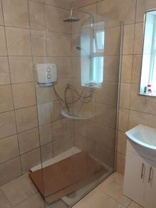 Glass divider for walk in shower