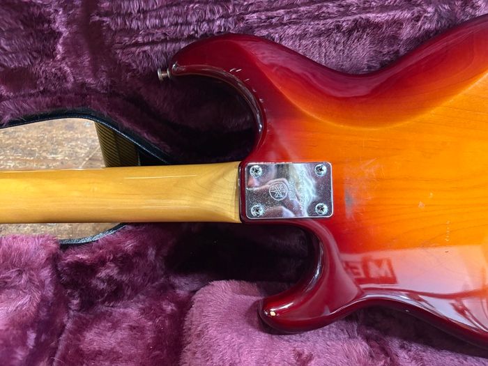 Yamaha BroadBass VI Sunburst 1981