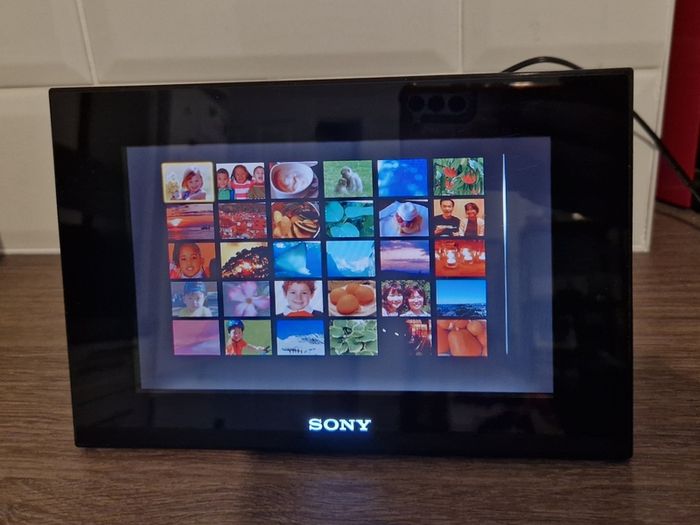 Sony S Frame