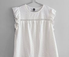 Pre Owned White Eyelet Ruffle Sleeve Blouse