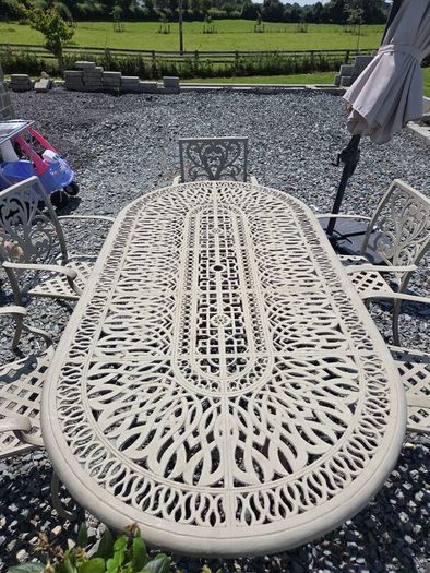 outdoor dining table
