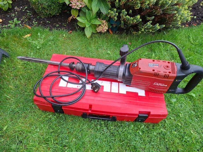 Hilti kango 10kg 230V  (warranty 6-months)