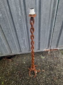 brutalist chain link lampbase