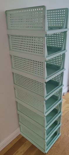 Stackable storage baskets
