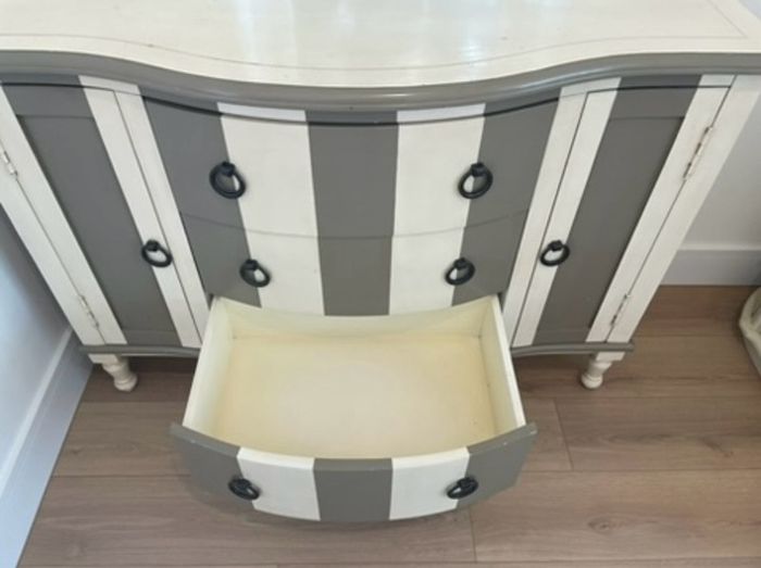 Beautiful stripe sturdy dresser