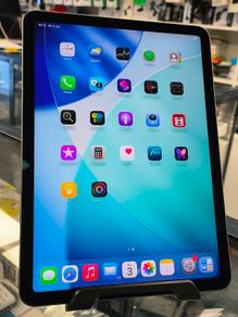 Apple Ipad Air (5th Generation) A2588 64 Gb, Wi-fi, 10.9 In - Space Gray / Excellent Very Little Use
