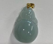 Jade pendent with 18k gold